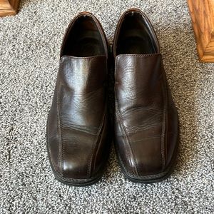 Men’s brown leather slip on sketchers no flaws